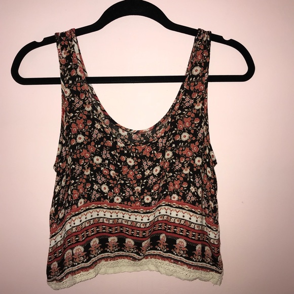 Crochet Trim Crop Top - Picture 3 of 4